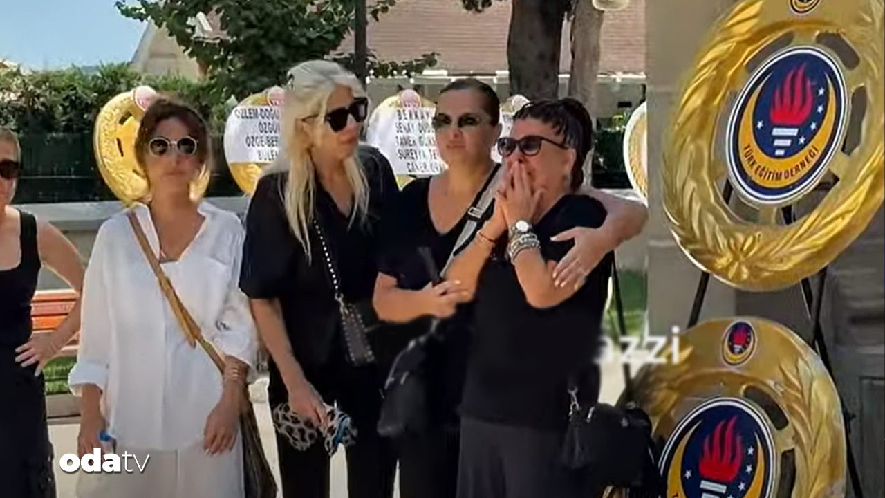 Şarkıcı Yeliz’in acı günü: Annesini kaybetti