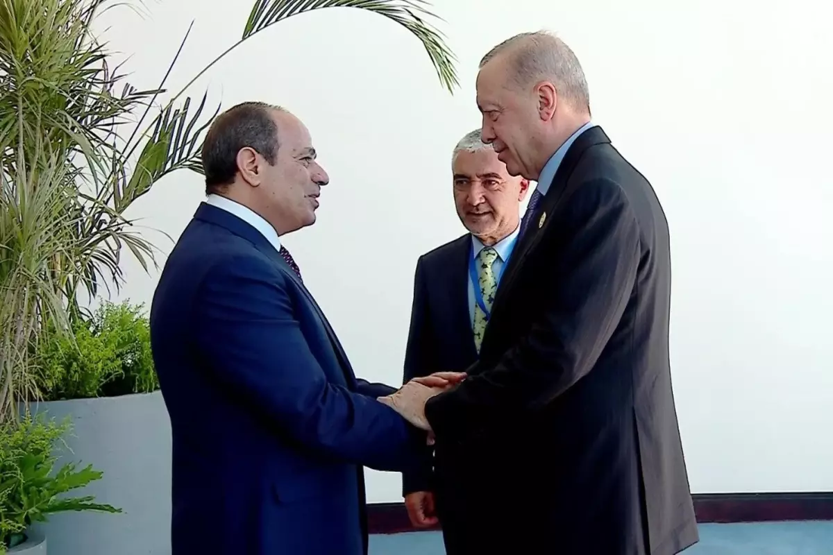 cumhurbaskani erdogan gazze zirvesi icin misirda sisi bizzat karsiladi OVpbGWL9.jpg