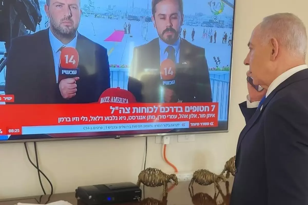 gazzede tarihi goruntuler hamas 2 grup rehineleri teslim etti DSYfsuFW.jpg