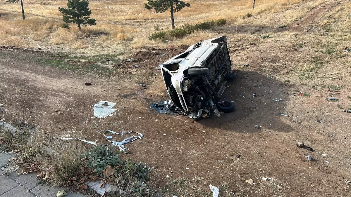 sivasta ehliyetsiz surucu kaza sonucu hayatini kaybetti BDZlqcJu.jpg