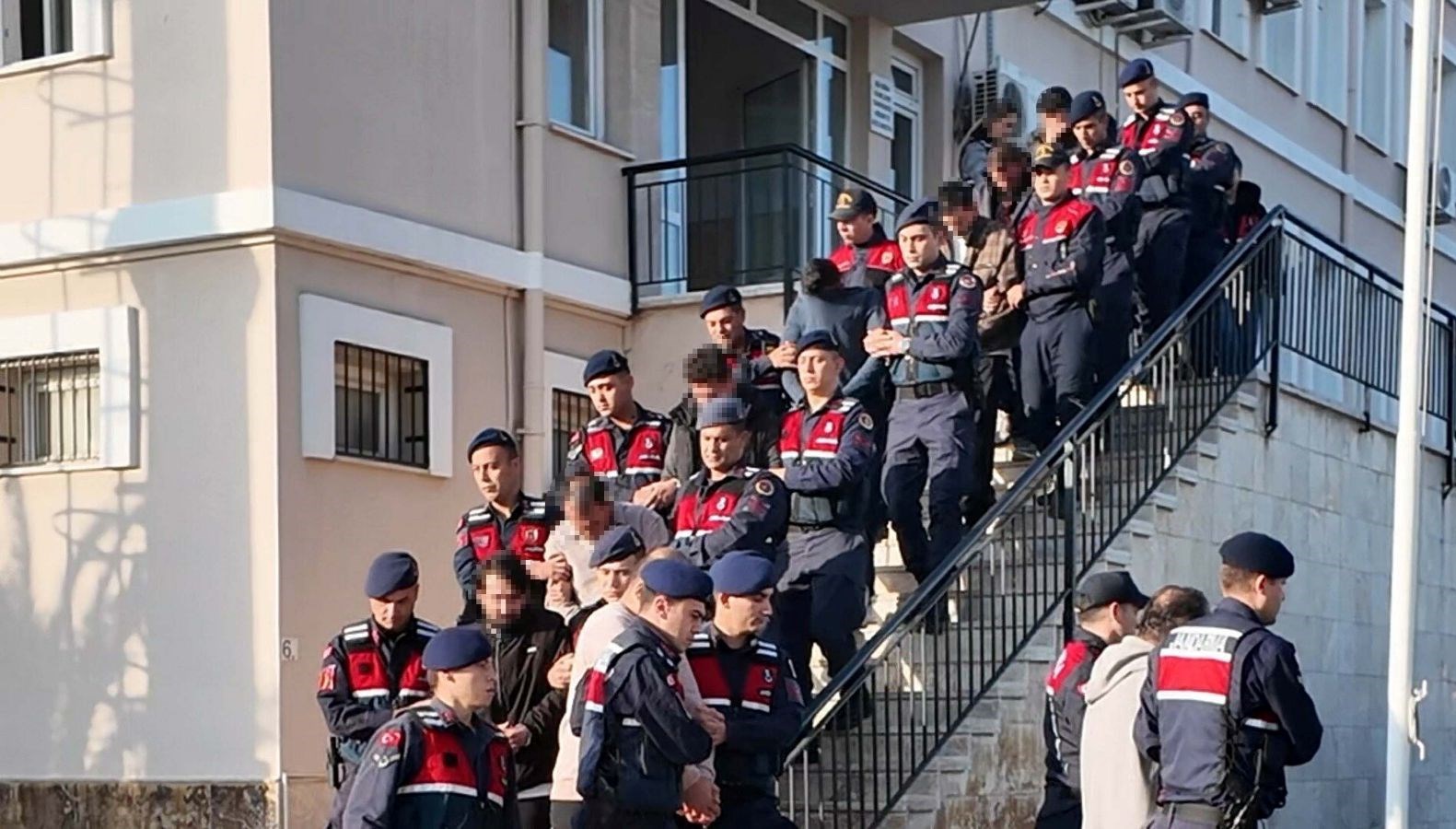 7 ilde sahte borsa uygulamasiyla dolandiriciliga 12 tutuklama Q6J6qFQi.jpg