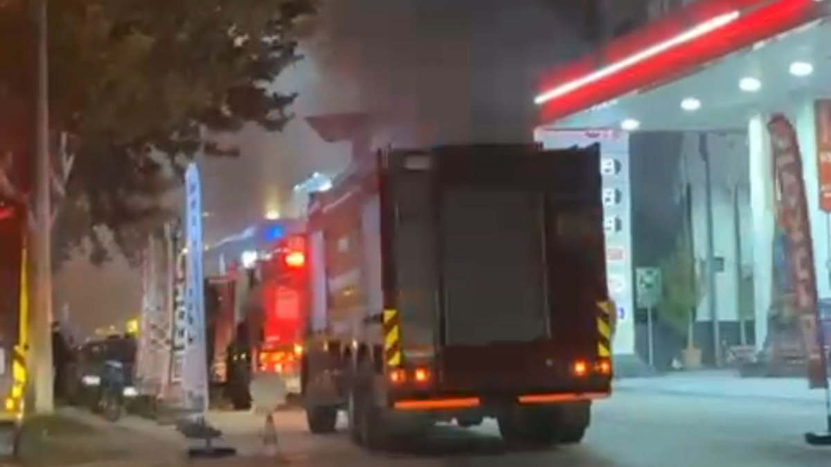 bursada sanayi sitesinde yangin benzin istasyonuna sicramadan sonduruldu 8pqwBwVJ.jpg