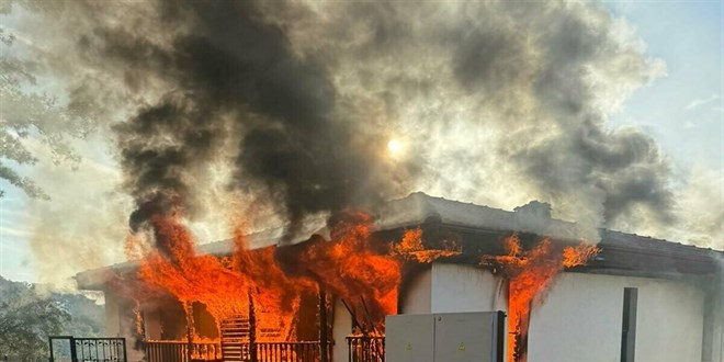 evi atese verip 2 jandarmayi bicakla yaralayan supheli vuruldu lHpqpIq4.jpg